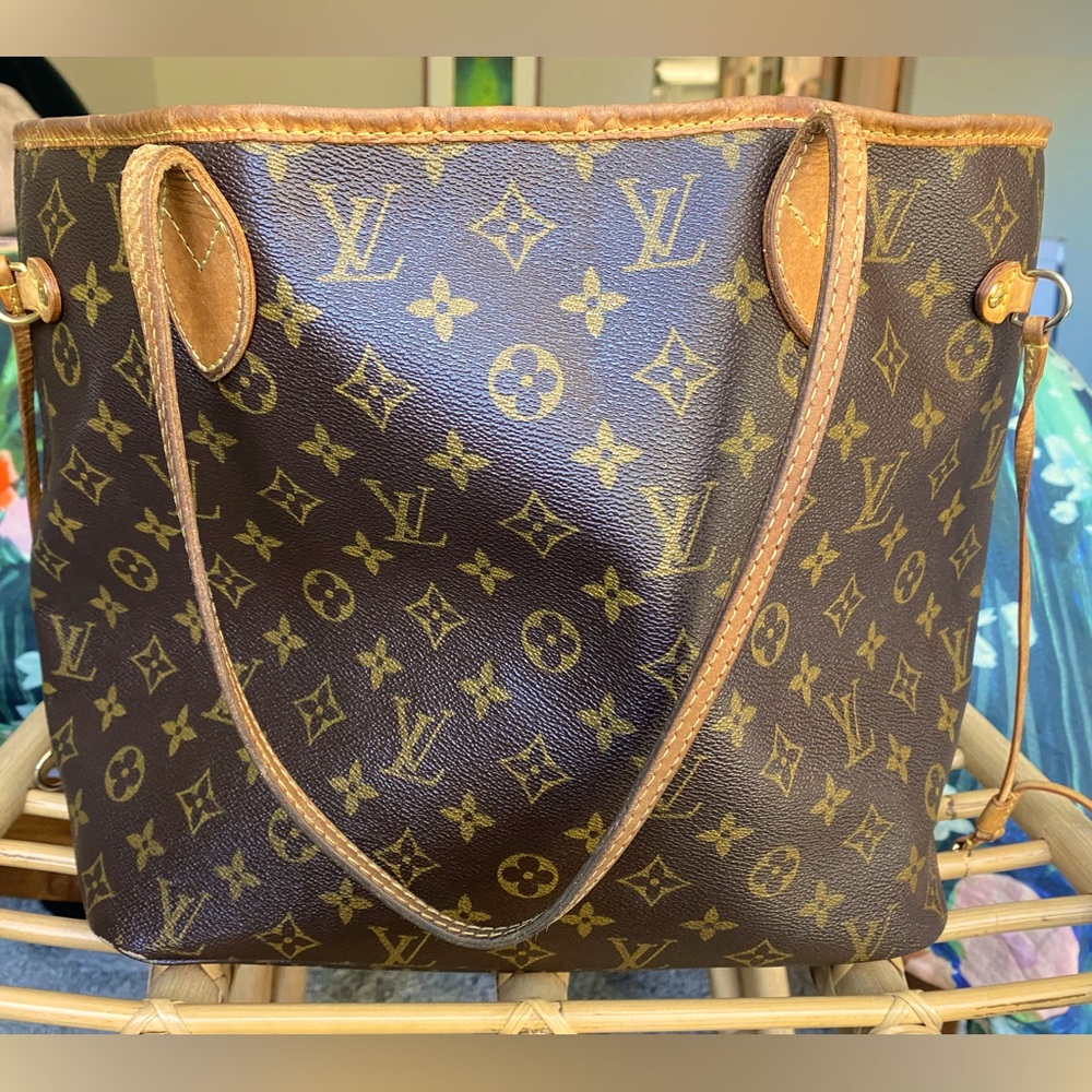 Louis Vuitton- Authentic Never Full Tote